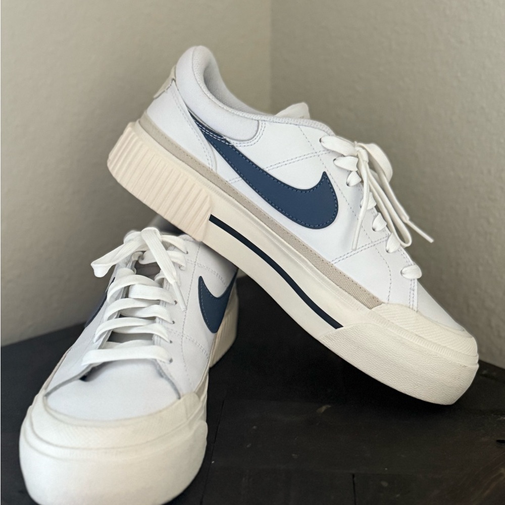 Women’s Nike Court Legacy Lift